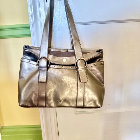 Kenneth Cole’s Unlisted large silver metallic leather Tote bag EUC like new - Picture 4 of 16